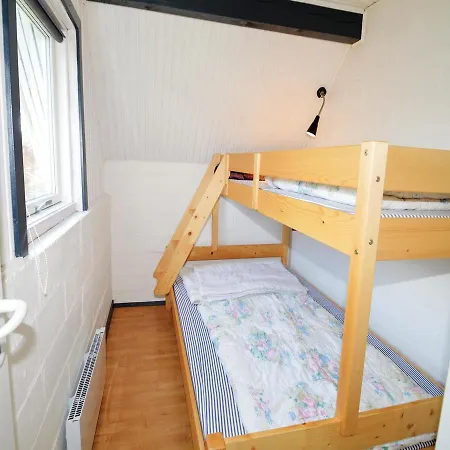 Three-bedroom Holiday In Vaggerlose
